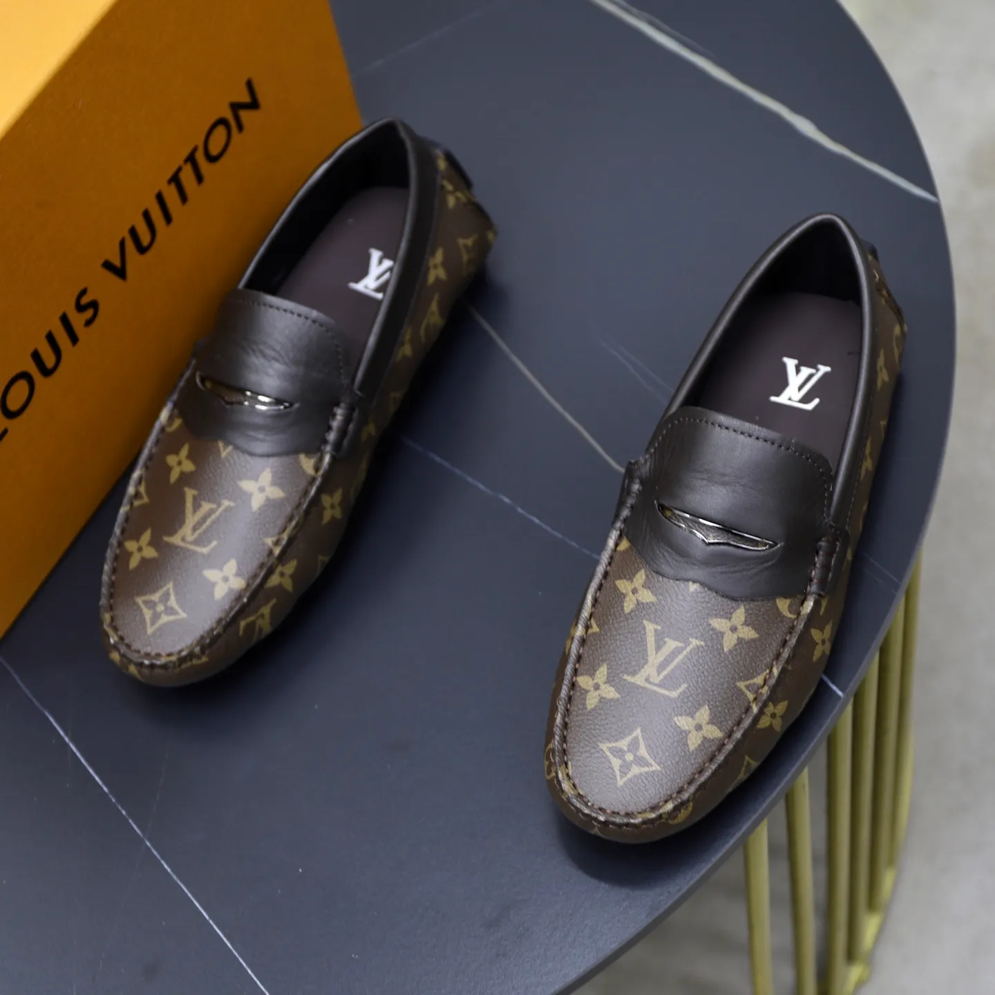 Ex-factory price: 480💰【LV】Louis Vuitton ⚠️High-end men’s driving and pedal series ⚠️38-44 (customized for 45) ⚠️All original cowhide leather! Thick and soft! Made entirely of calfskin lining! Rubber sheet anti-slip beanie sole! Three-dimensional package technology! Fashionable and classic! Handicrafts! Original high quality! Feel free to compare!